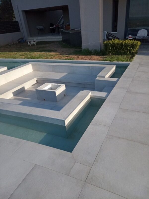 1667840125793 (LOW) 1667840125793 (LOW)